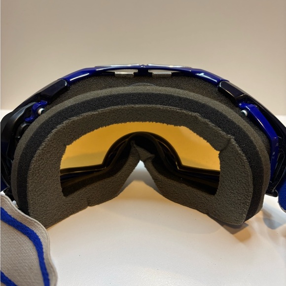 Oakley Airbrake Blue Ski Goggles . Reflective lens Oakley Goggles - Picture 13 of 15